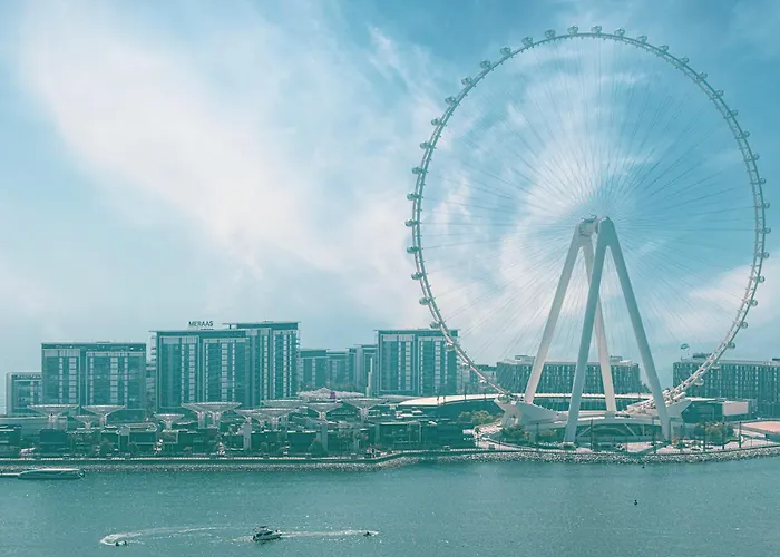Dubai Eye & Sea View, 1-Min Walk To Jbr Beach, Luxurious Beach Retreat!