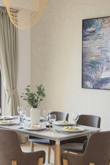 Apartment Eye & Sea View, 1-min Walk To Jbr Beach, Luxurious Retreat! *