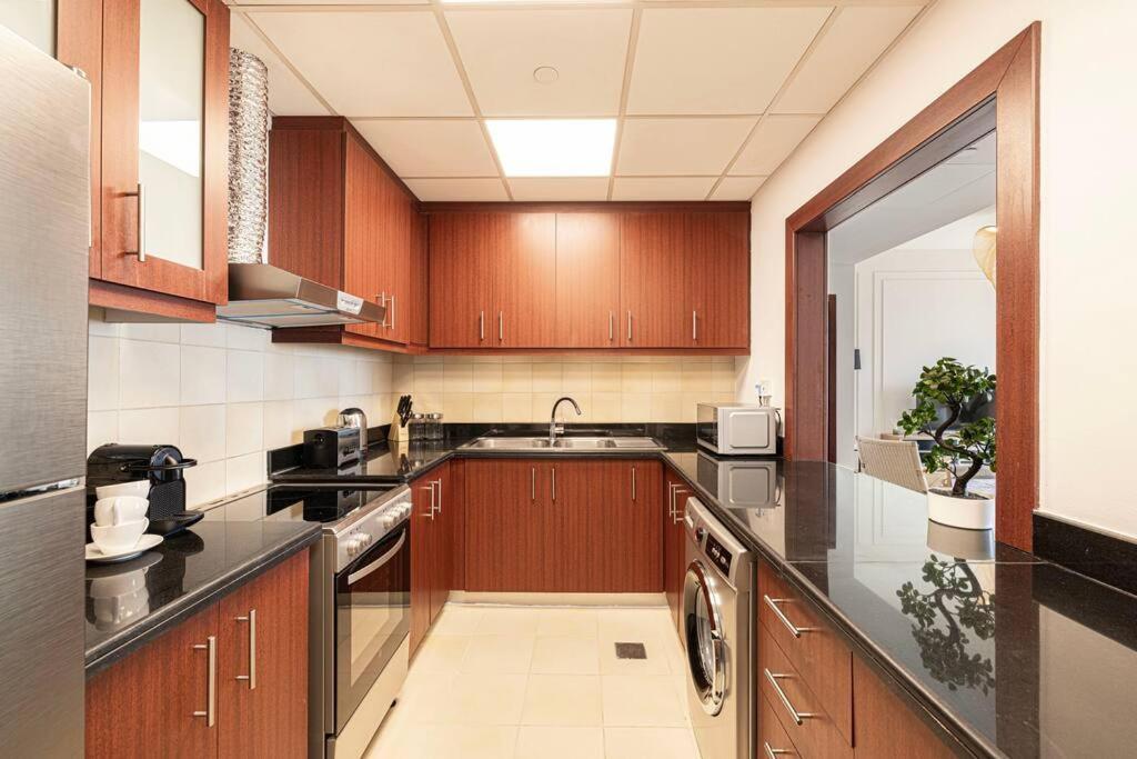 Eye & Sea View, 1-min Walk To Jbr Beach, Luxurious Retreat!