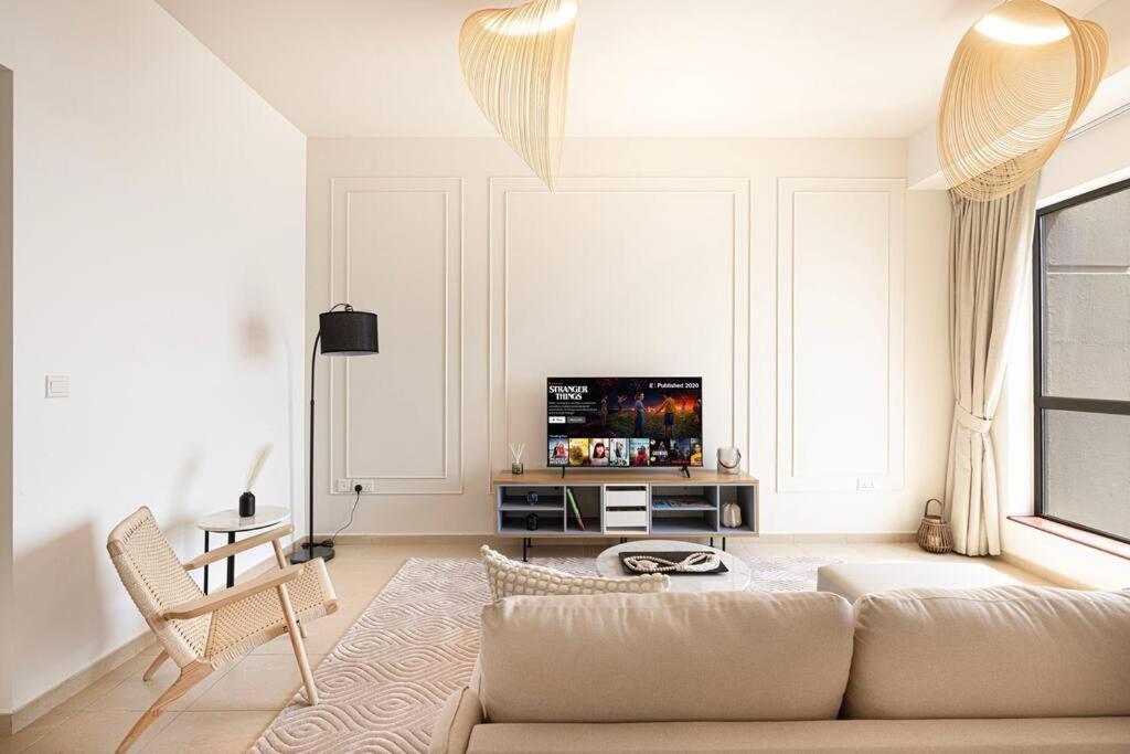Apartment Eye & Sea View, 1-min Walk To Jbr Beach, Luxurious Retreat! *
