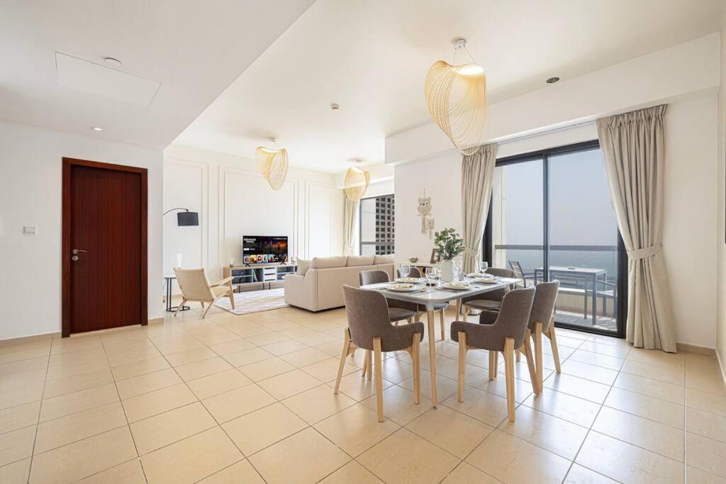 Apartment Eye & Sea View, 1-min Walk To Jbr Beach, Luxurious Retreat! Dubai