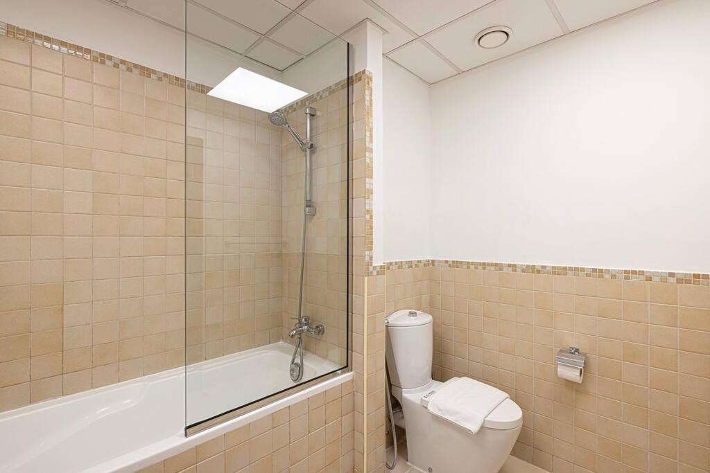 Eye & Sea View, 1-min Walk To Jbr Beach, Luxurious Retreat! Apartment